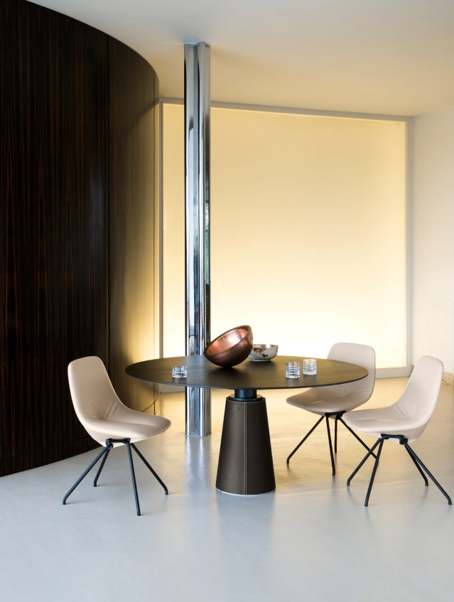 Meeting room – professional furniture by Interlux Pro